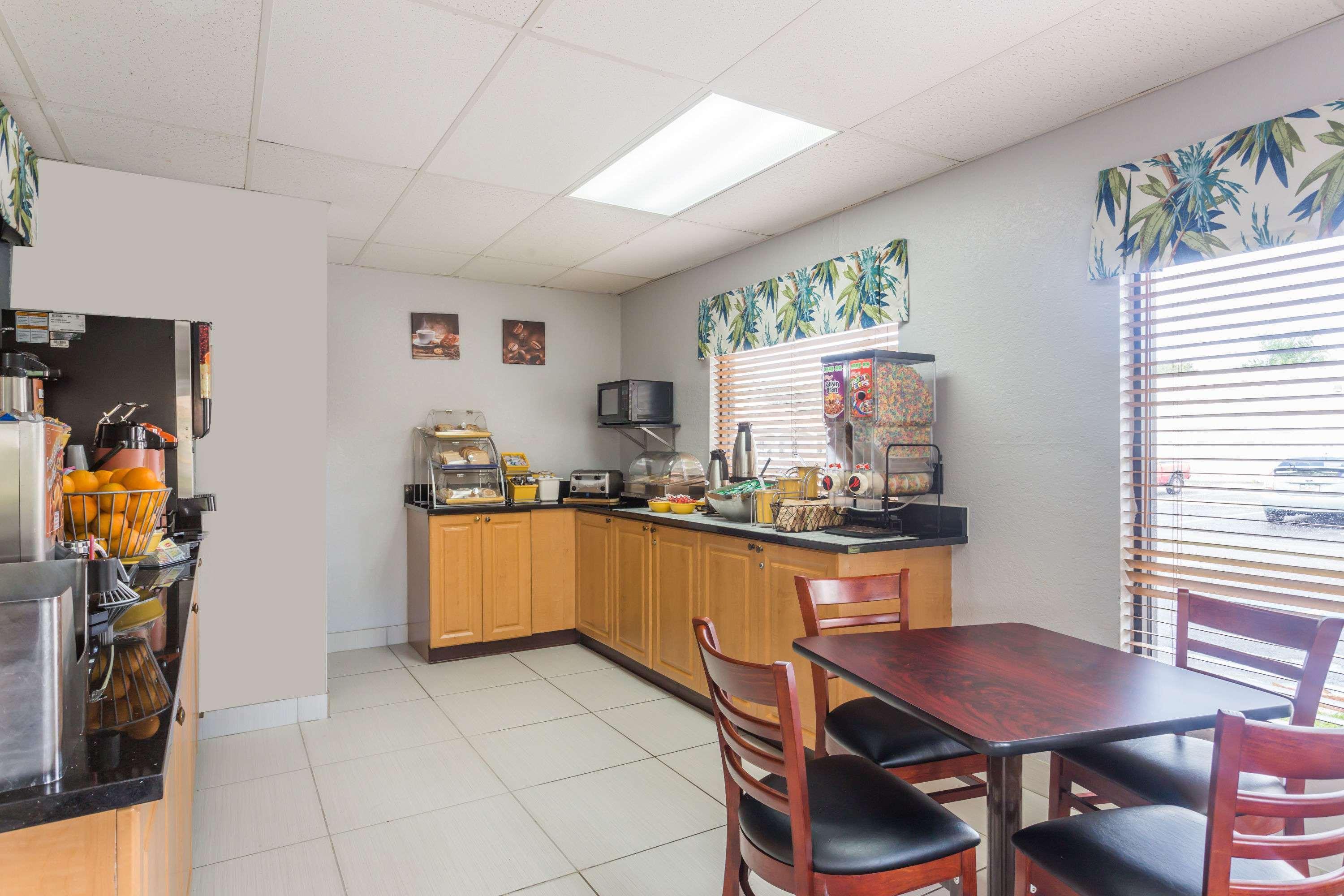 Days Inn By Wyndham Sarasota I-75 Vamo Екстер'єр фото