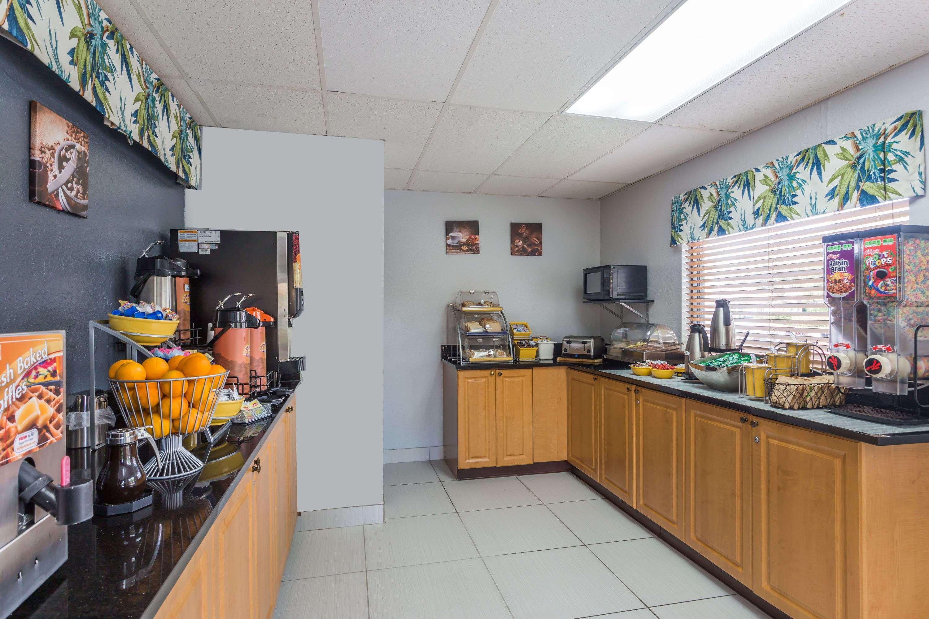 Days Inn By Wyndham Sarasota I-75 Vamo Екстер'єр фото